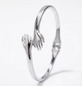 hug-bracelet